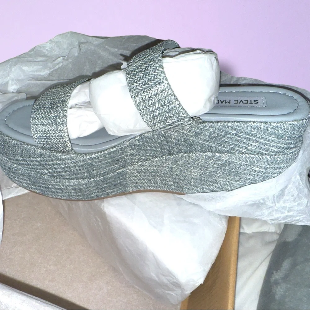 Steve Madden Light Blue Textured Platform Sandals NWT - Picture 2 of 12
